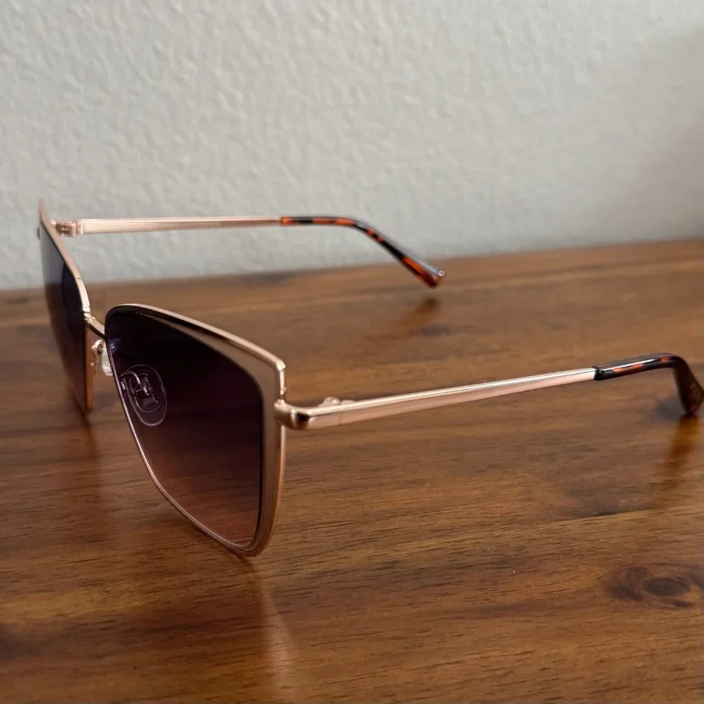 DIFF - Grace Sunglasses in Champagne and Lavender Rose Gradient Lenses - Picture 4 of 9